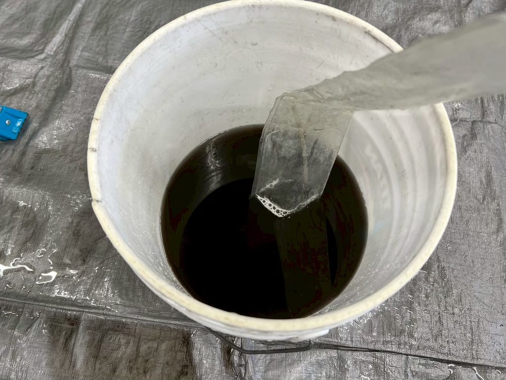 業務用エアコン洗浄の汚水の施工事例