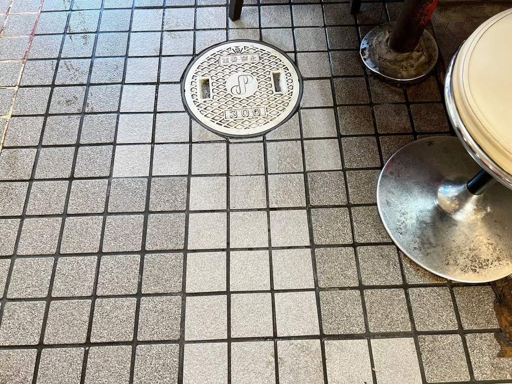 タイル床（清掃後）