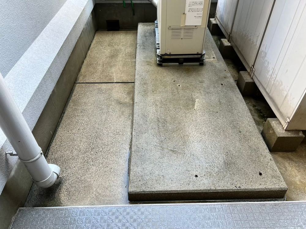 建物まわりのコンクリート（清掃後）