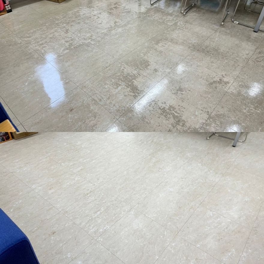 金融機関の床（施工前後）の施工事例
