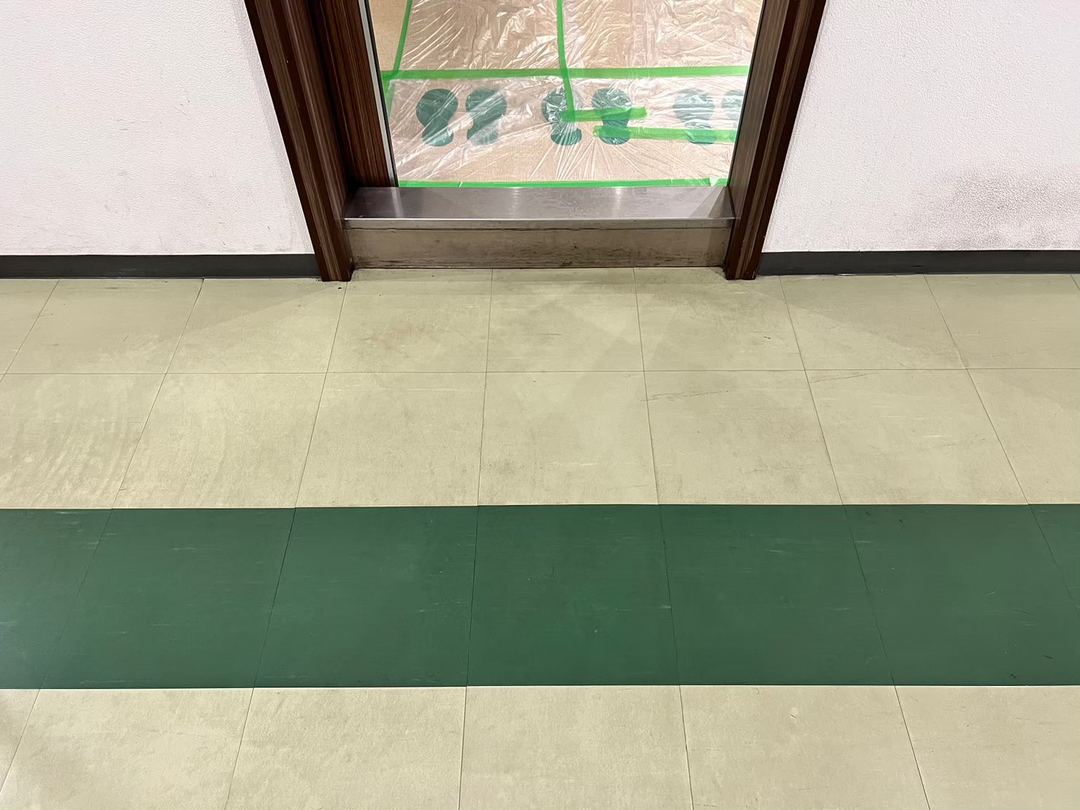 寝屋川市 床ワックス剥離(施工前)の施工事例