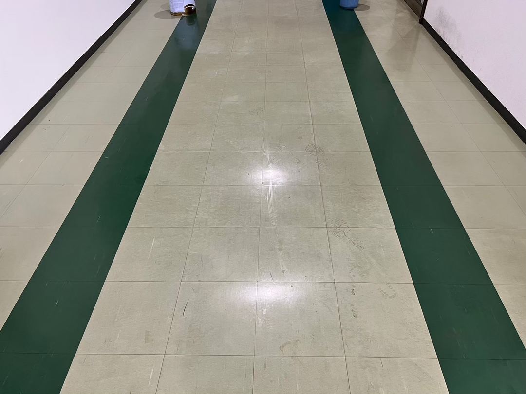 寝屋川市 床ワックス剥離(施工前)の施工事例