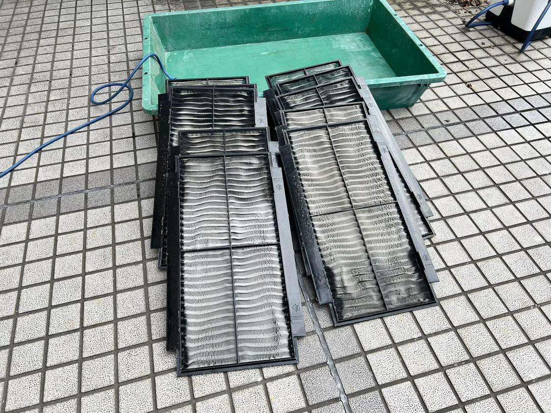 吹田市 大学病院 エアコンフィルタークリーニング（施工前）の施工事例