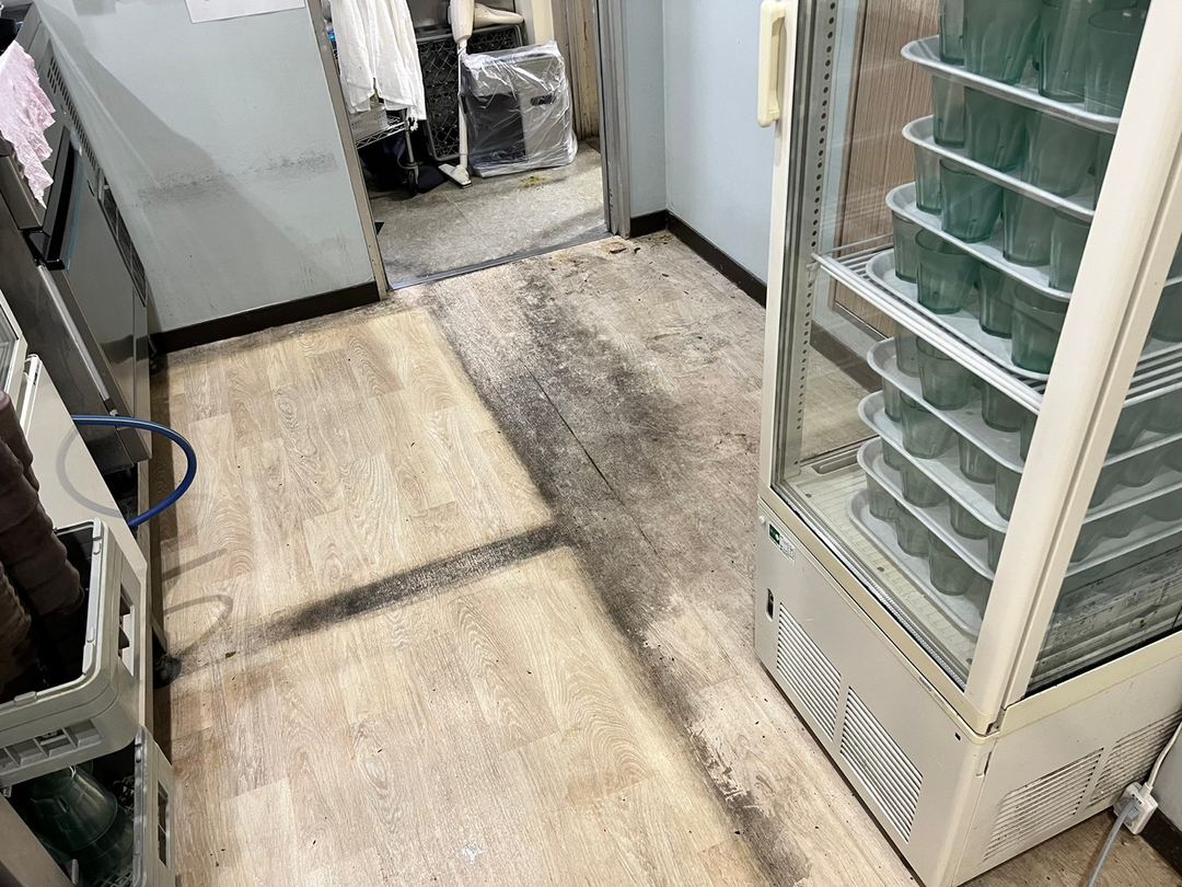 吹田市 床ワックス剥離（施工前）の施工事例